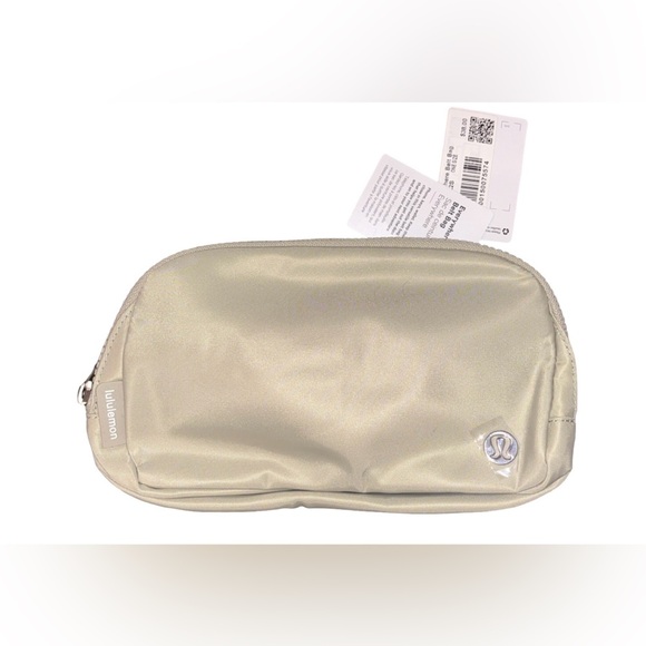 lululemon athletica Handbags - Lululemon Everywhere Belt Bag Silver Gray Crossbody Fanny Pack